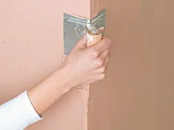 Leveling walls in an apartment photo
