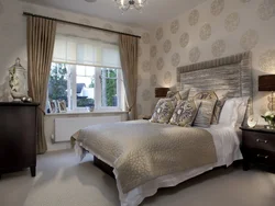 Color of wallpaper and curtains in the bedroom photo