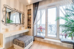 Yataq otağının içərisində balkon qapısı