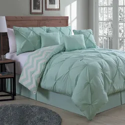 Bedroom bed photo