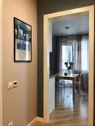 Дизайн прихожей с кухней без двери