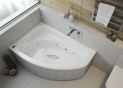 Types of bathtubs for a small bathroom photo