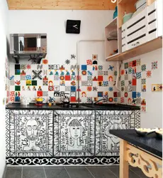 Design of old tiles in the kitchen