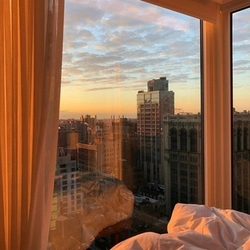 Bir mənzildən bir pəncərənin fotoşəkili