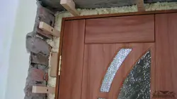 Акс дар бораи чӣ гуна насб кардани дарҳои дохилӣ дар як квартира