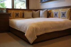 Bedroom Design When The Bed Is In The Corner