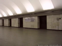Gostiny Dvor stansiyasının şəkli