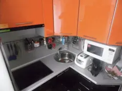 Small kitchen design photo sink in the corner