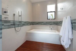 Bath design with horizontal tiles