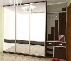 Oynali koridor bilan eshiklar shkafi dizayni