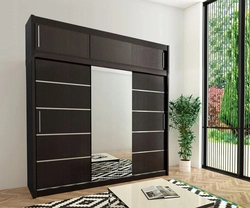 Three-leaf wardrobe in the bedroom photo