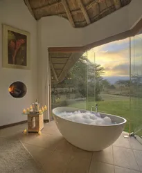 Bathroom design with bathtub