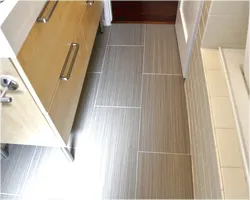 Banyoning Ichki Qismidagi Fotosuratda Laminat Uchun Plitkalar