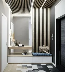 Slats чӯбӣ дар девор дар долон акс дохилӣ
