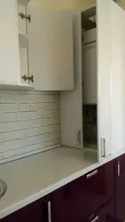 Чӣ тавр пӯшидани қубурҳо дар ошхона дар акси кунҷ