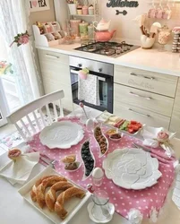 How to decorate a table in the kitchen photo