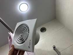 Ceiling ventilation in the bathroom photo