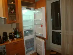 Oshxona kabinetidagi fotosuratda muzlatgichni qanday o'rnatish kerak
