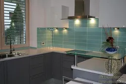 Сафолҳои зери кулоҳ дар акс ошхона