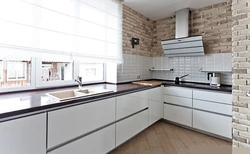U-shaped kitchens without upper cabinets photo