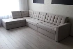 Yataq otağının fotoşəkili ilə qonaq otağında yumşaq künc