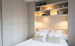 Кереует Пен Гардеробпен Бірге Жатын Бөлменің Фотосуреті