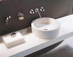 Banyoning ichki qismidagi lavabo idishi