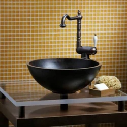Banyoning ichki qismidagi lavabo idishi