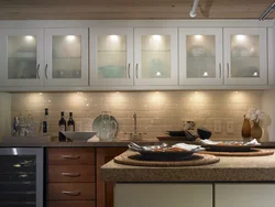 What lighting is better in the kitchen photo