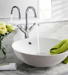 Sink and bathtub with one faucet photo