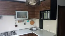 Дизайн маленькой кухни с микроволновкой