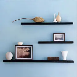 Photos of living rooms with hanging shelves