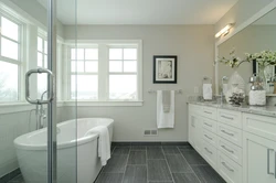 What colors go with white in a bathroom interior