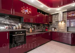 What colors go with burgundy in the kitchen interior