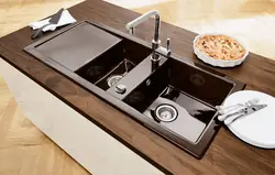 Oshxonaning ichki qismidagi er-xotin lavabo