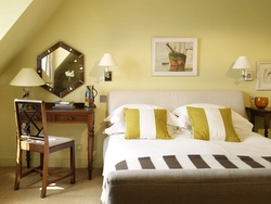 Is it possible to hang photographs in the bedroom