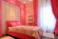 Pink wallpaper in the bedroom photo