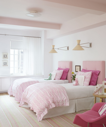 Pink wallpaper in the bedroom photo