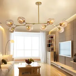 Chandeliers дар меҳмонхона хабарнигори муосир дар корҳои дохилӣ оид ба шиддат