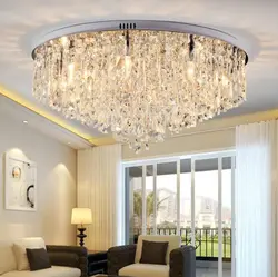 Chandeliers дар меҳмонхона хабарнигори муосир дар корҳои дохилӣ оид ба шиддат