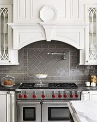 Тарҳи backsplash барои ошхона сафолҳои классикӣ