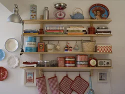 Divar fotoşəkilində DIY mətbəx rəfləri