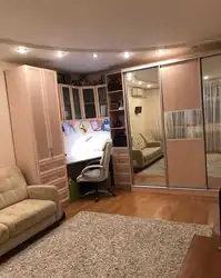 Qonaq otağında qarderob 18 kv m şəkil