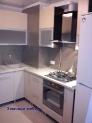 Künc Foto Dizaynında Bir Qutu Ilə Künc Mətbəxləri