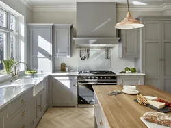 Тарҳи ошхона хокистарӣ бо countertops чӯбӣ