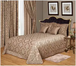Bedspread and curtains for the bedroom photo