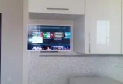 Висит на кухне телевизор фото