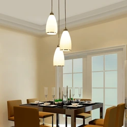 Kiçik bir mətbəx fotoşəkilində lampa