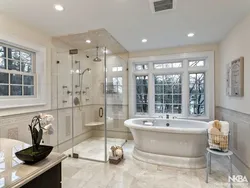 Bathroom design with bathtub in the middle