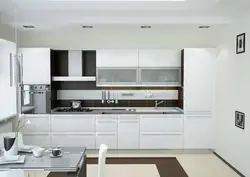 Müasir üslubda fotoşəkildə düz parlaq mətbəxlər